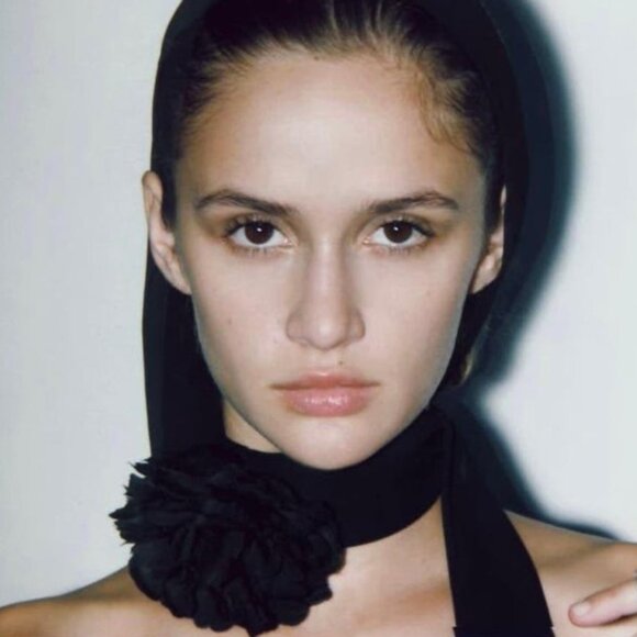 ZARA Flower Neck Bow - Picture 2 of 9